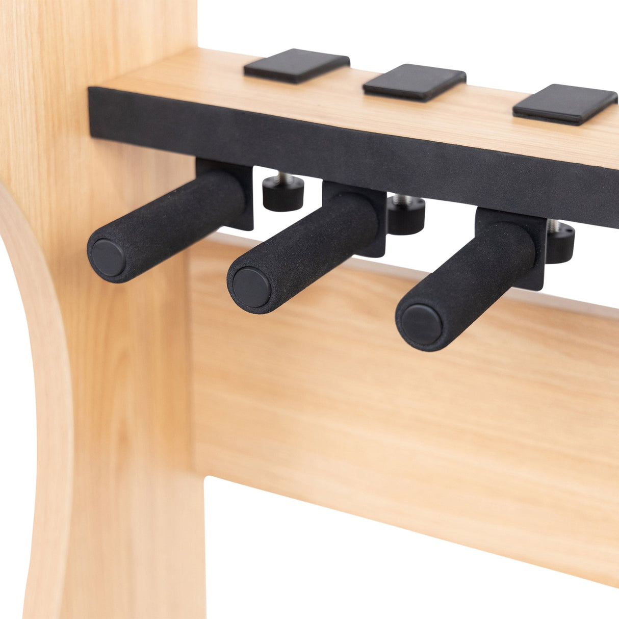 Gator GFW-ELITEGTR3RK-MPL Frameworks Elite Series 3/4-Space Guitar and Instrument Case Combo Rack Maple - accessories