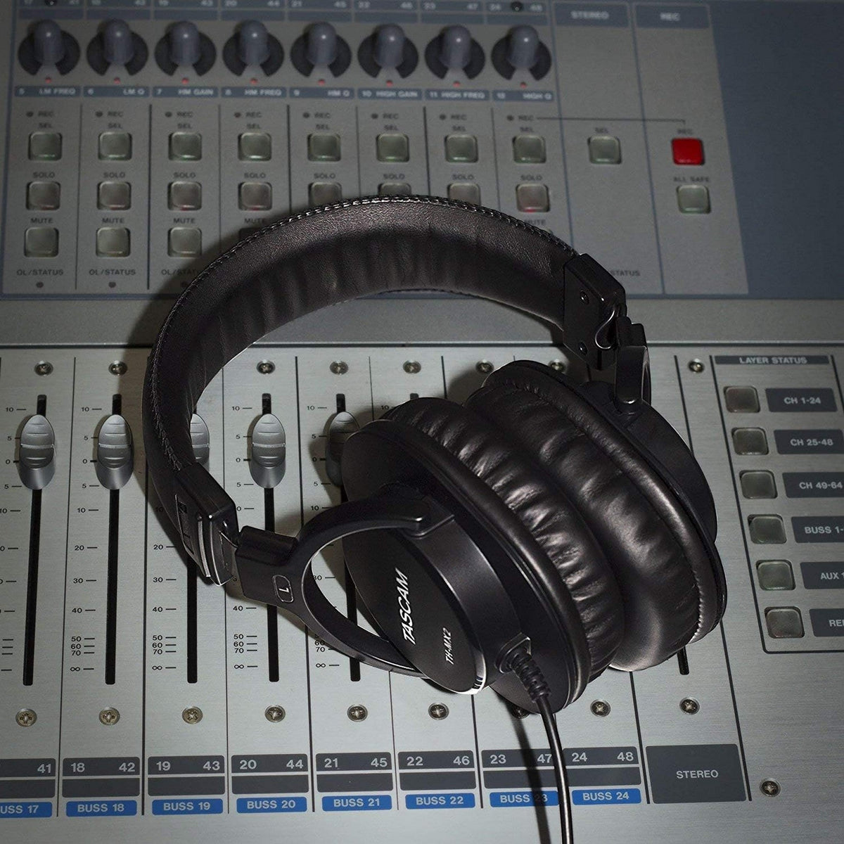 TASCAM TH-MX2 Closed-Back Studio Mixing Headphones