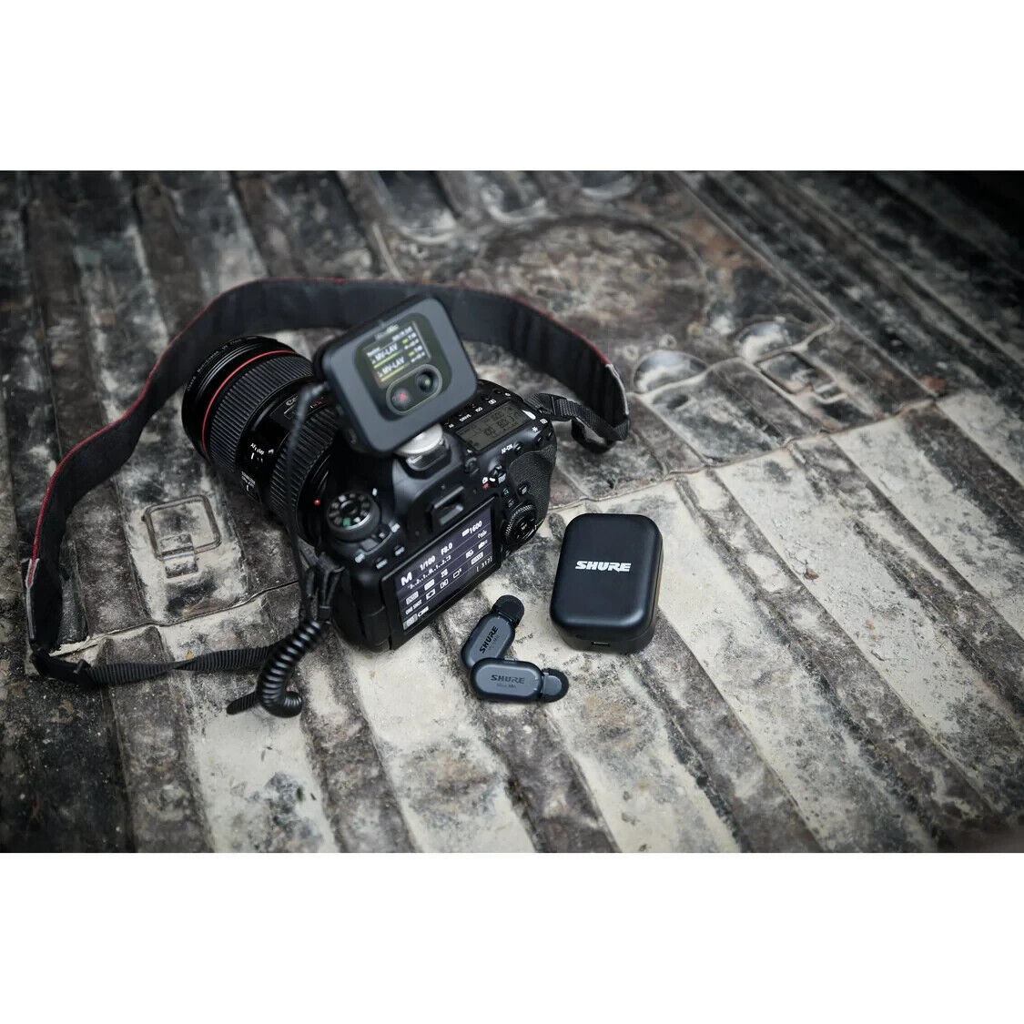 Shure MoveMic Two Receiver Kit 2-Channel Wireless Lavalier Microphone System with Receiver Z7