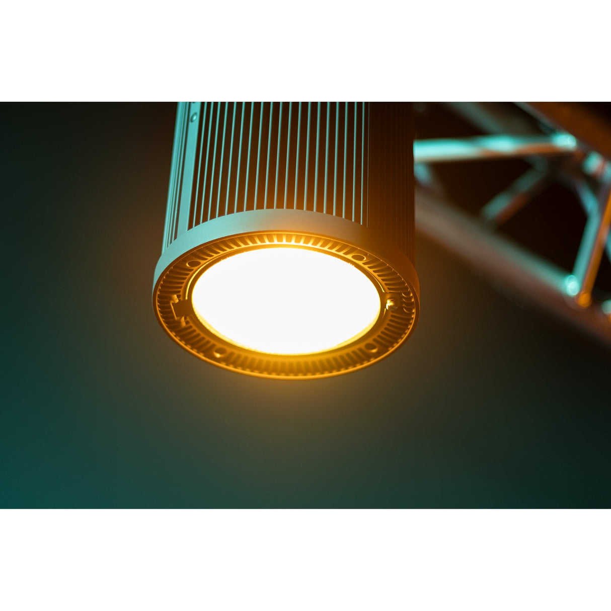 Blizzard Lighting Motif Risplendi 150 150W RGBAL COB LED Light White