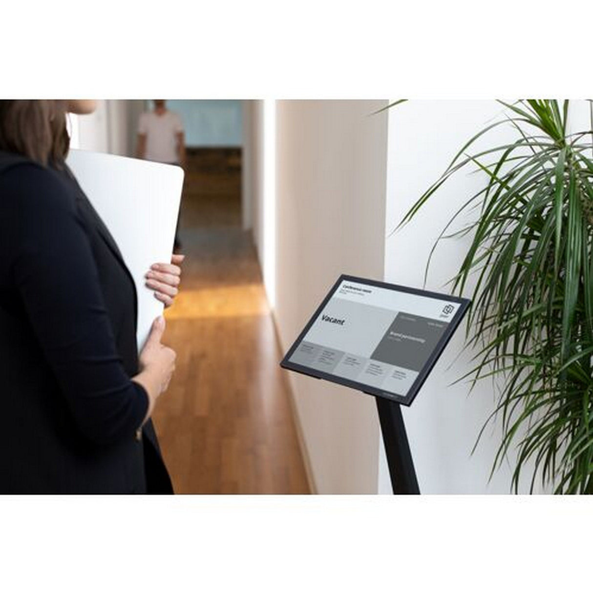 Joan 13 Meeting Room Scheduler Display