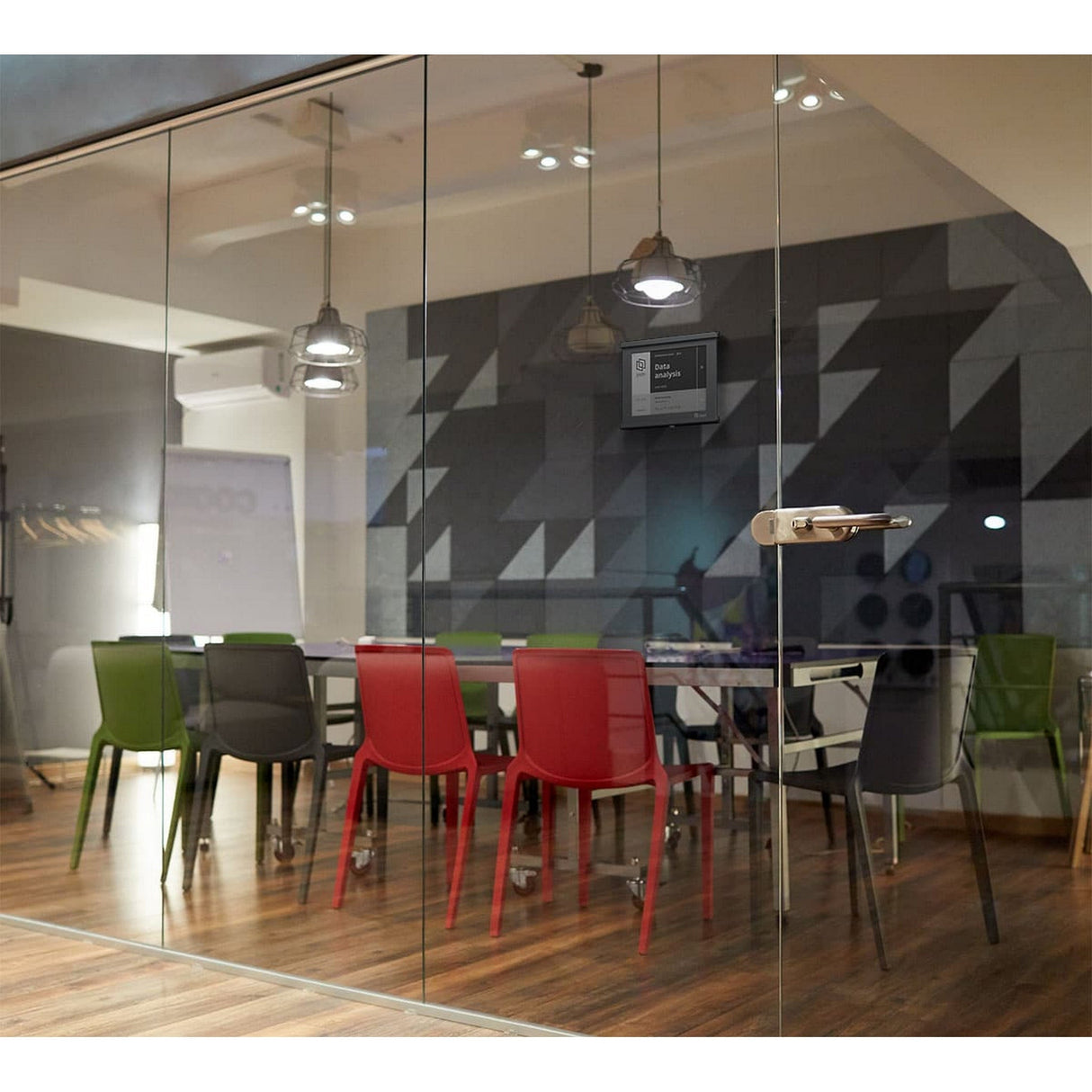 Joan 6 RE Secure Wall Mount