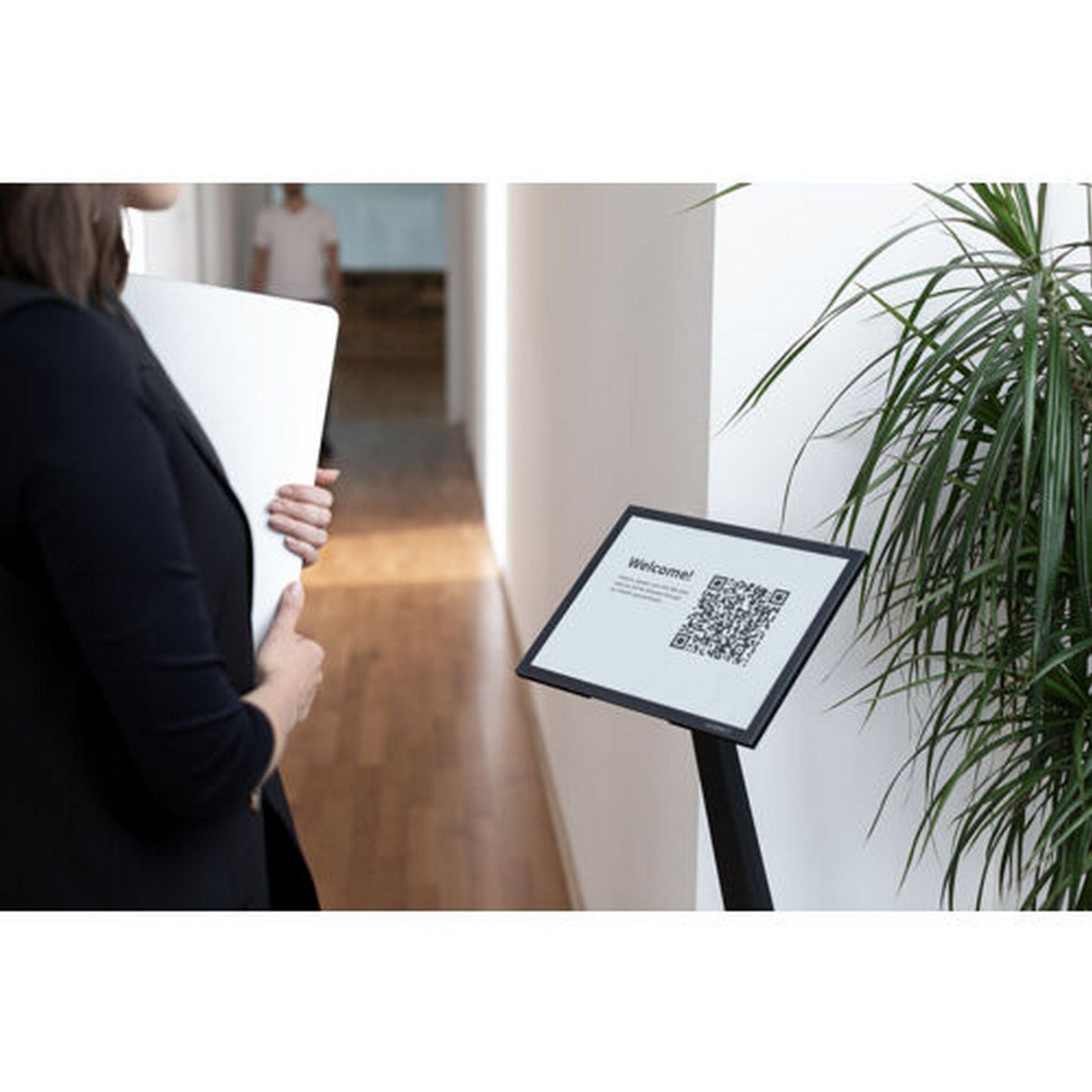 Joan 13 Meeting Room Scheduler Display