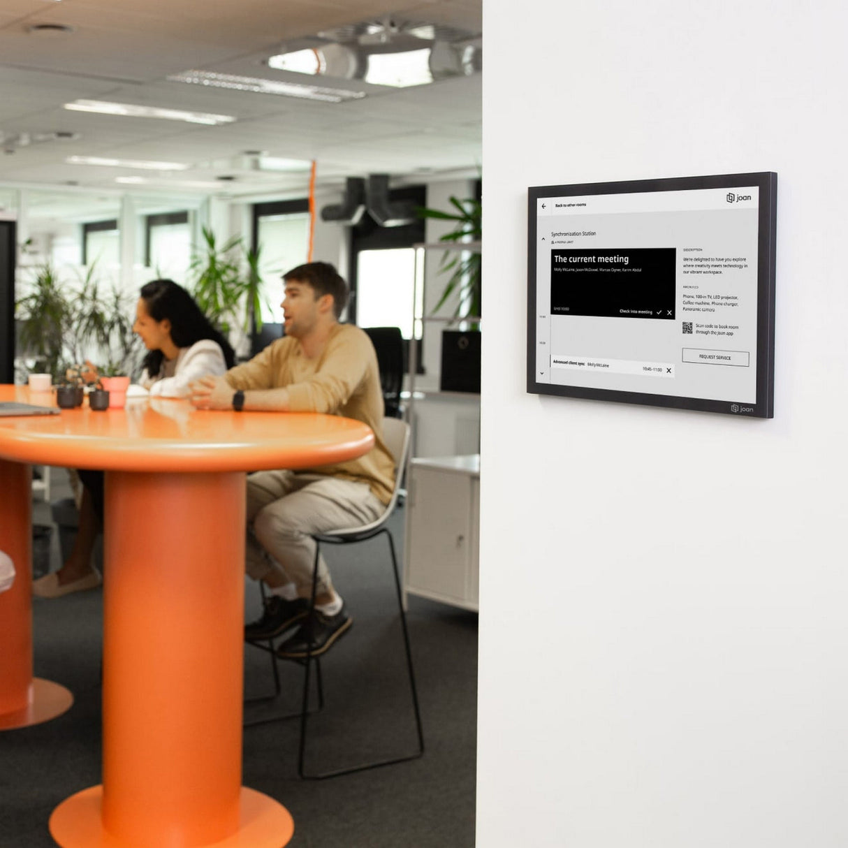 Joan 13 Pro Black Meeting Room Scheduler Display