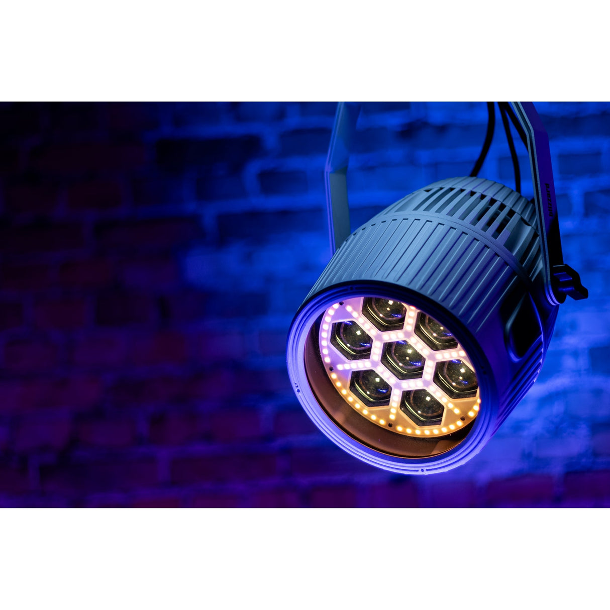 Blizzard Lighting Motif Settelenti CW + WW 7x 40W 2-In-1 Cool White/Warm White LED Zoomable Wash Fixture White