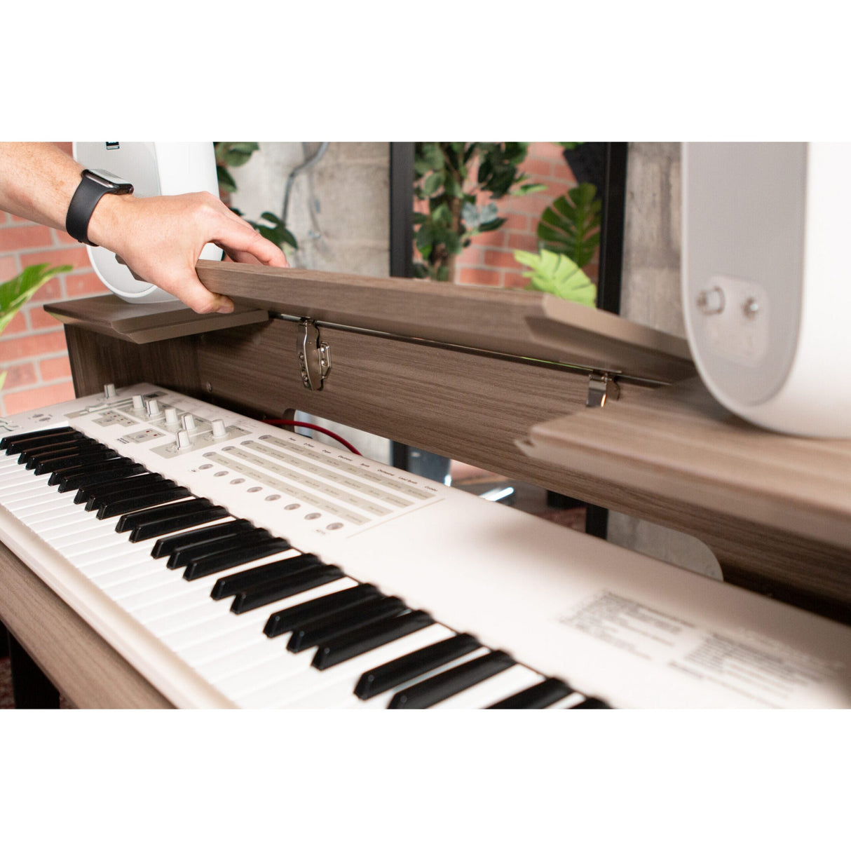 Gator GFW-ELITEKEYTBL88-BRN Elite Series Furniture for 88 Note Keyboard Walnut Brown Finish