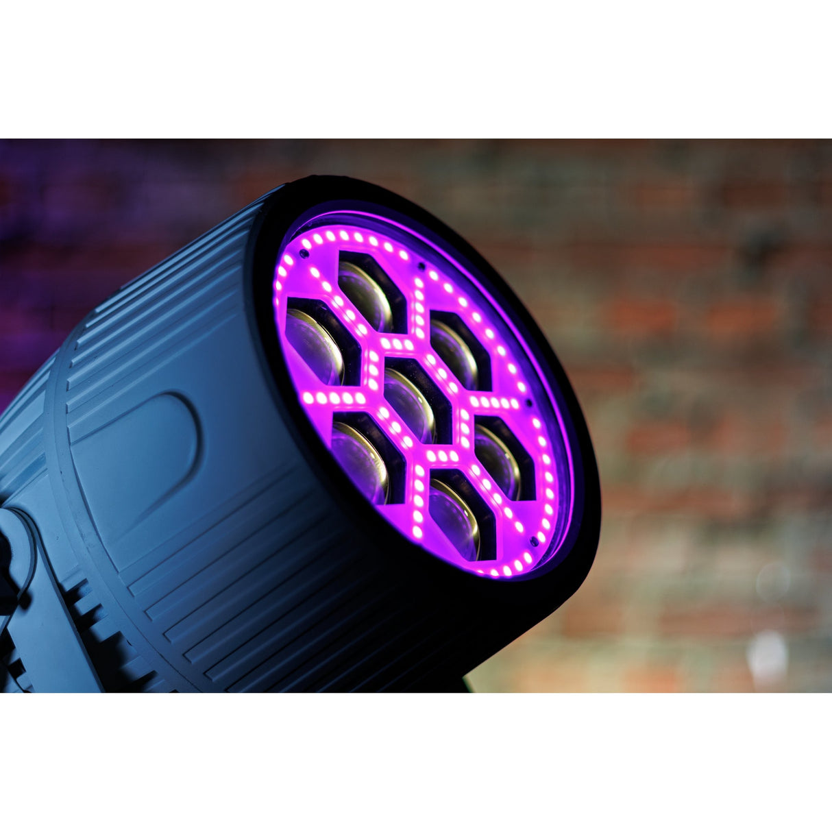 Blizzard Lighting Motif Settelenti CW + WW 7x 40W 2-In-1 Cool White/Warm White LED Zoomable Wash Fixture White