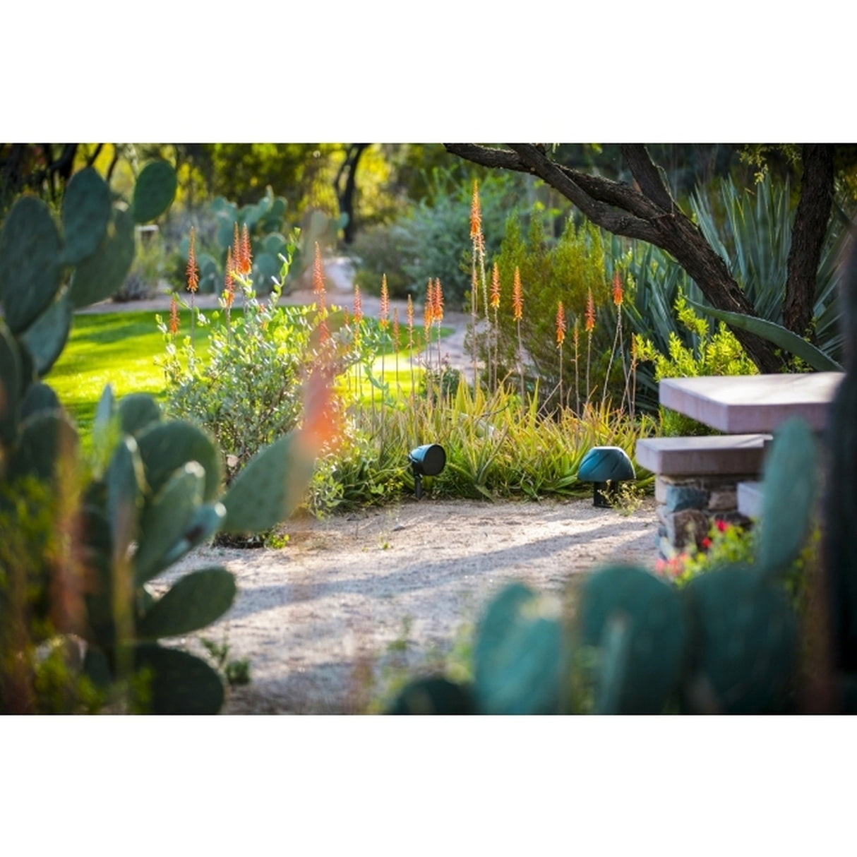 SoundTube Subscape Series In-Ground Outdoor Band-Pass Subwoofer