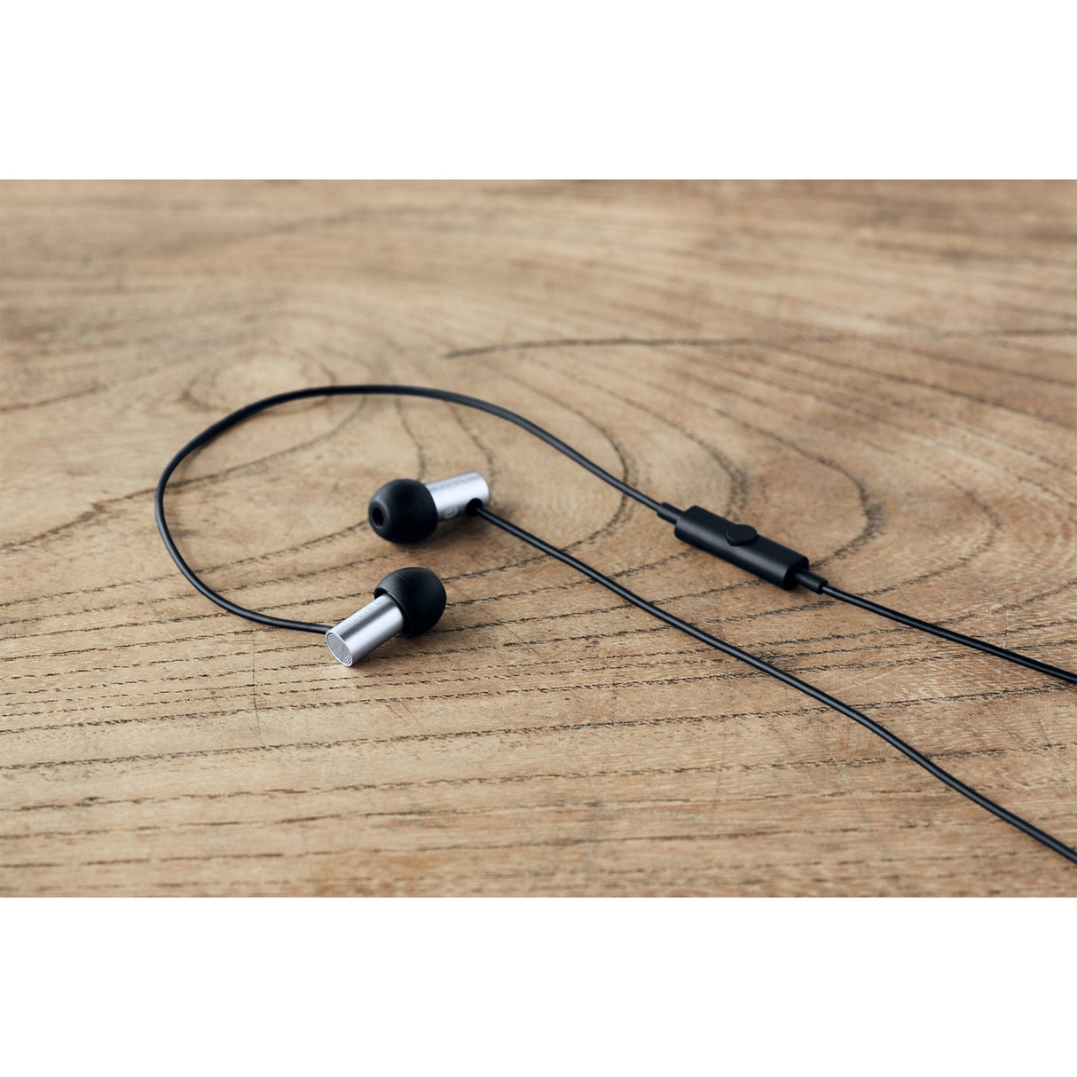 Final Audio E2000CS Aluminum Dynamic Driver In-Ear Monitor with Microphone Matt Silver