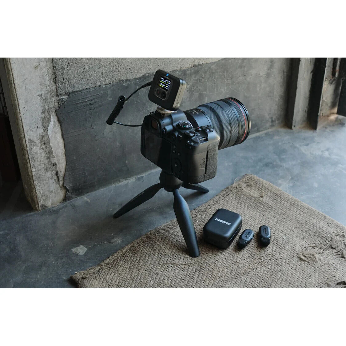 Shure MoveMic Two Receiver Kit 2-Channel Wireless Lavalier Microphone System with Receiver Z7