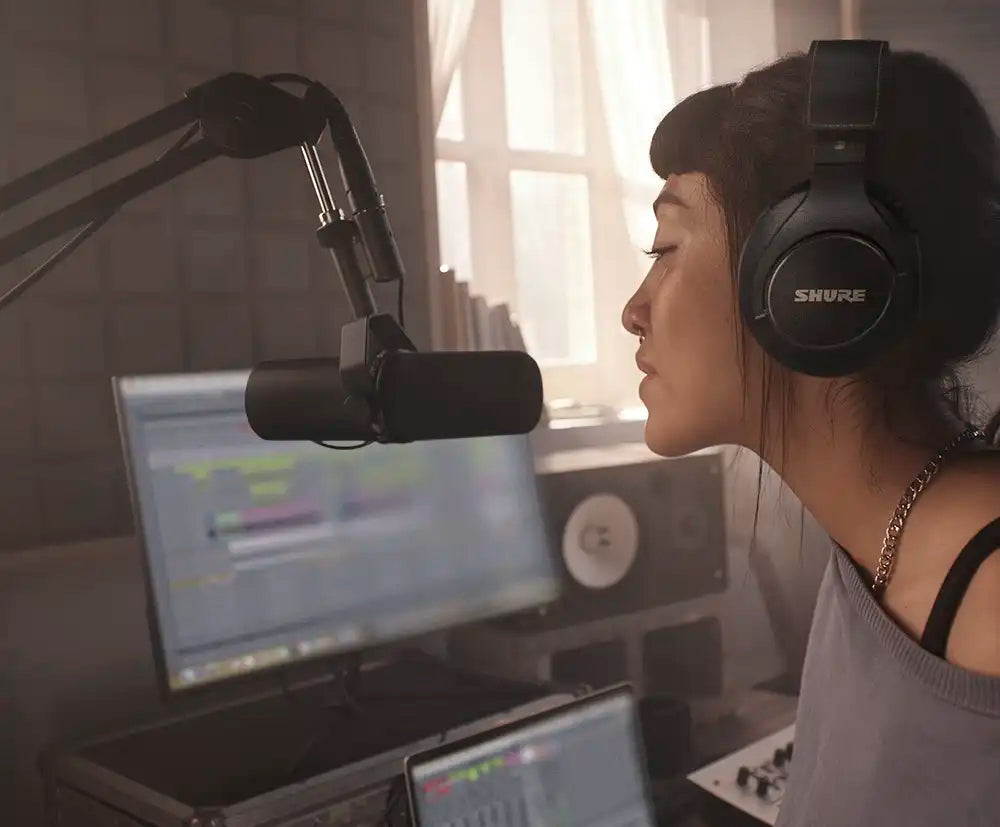 Why the Shure SM7B is a Favorite Among YouTubers and Streamers?