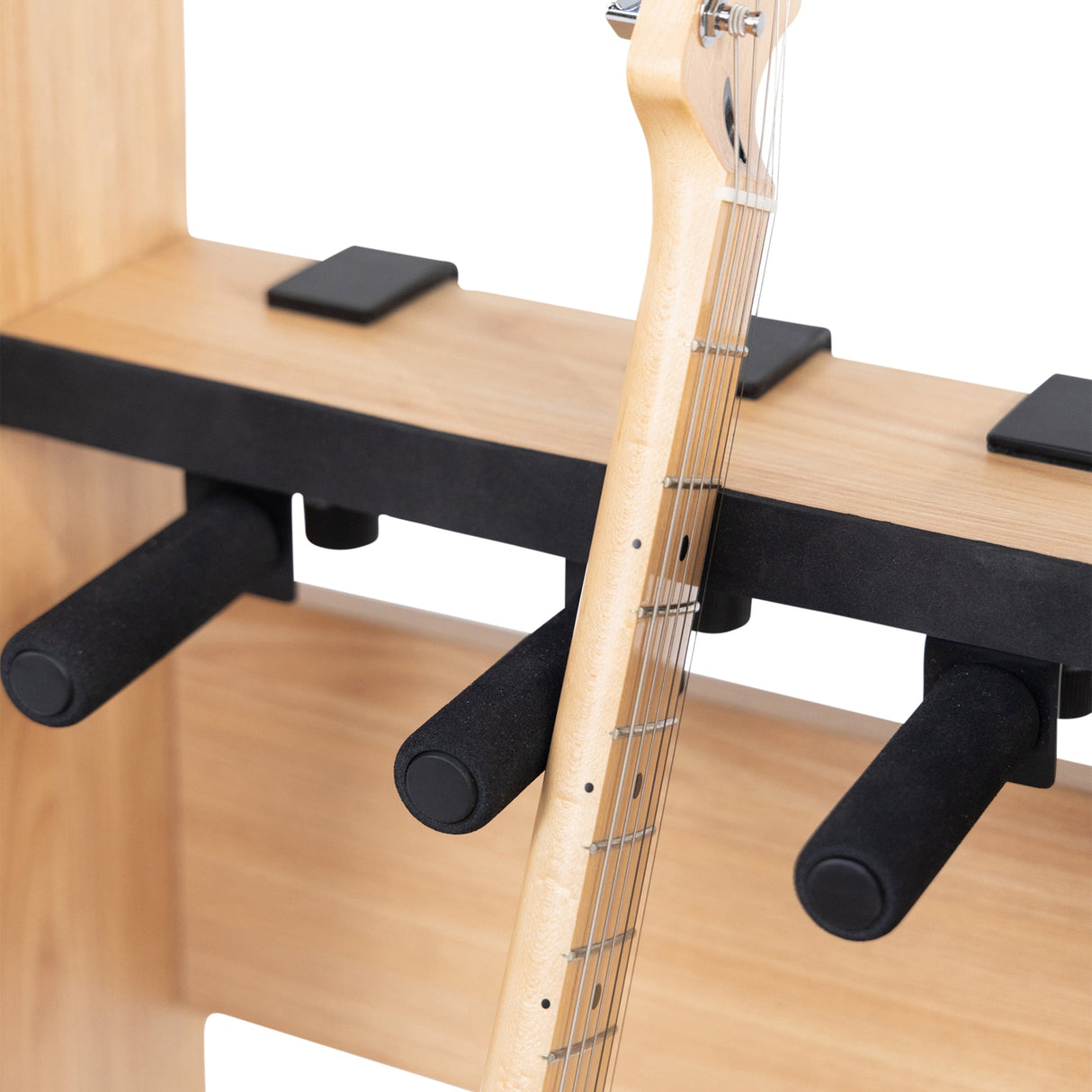Gator GFW-ELITEGTR3RK-MPL Frameworks Elite Series 3/4-Space Guitar and Instrument Case Combo Rack Maple - accessories
