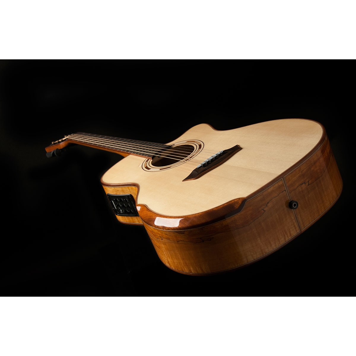 Washburn G66SCE Comfort Deluxe 66 Auditorium Cutaway Acoustic/Electic Guitar, Spalted Maple