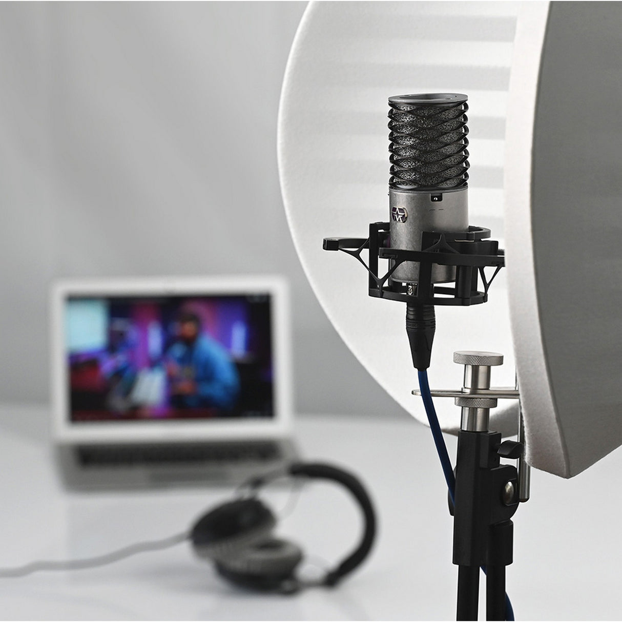 Aston Microphones Halo Ghost Reflection Filter and Portable Vocal Booth, White