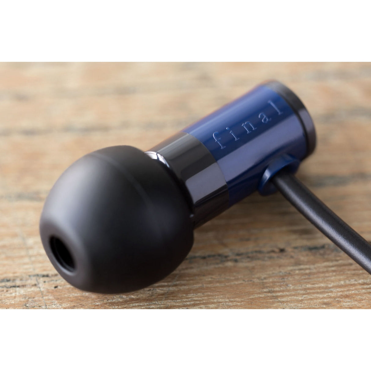 Final Audio E1000C In-Ear Noise Isolating Earphones with Microphone, Blue