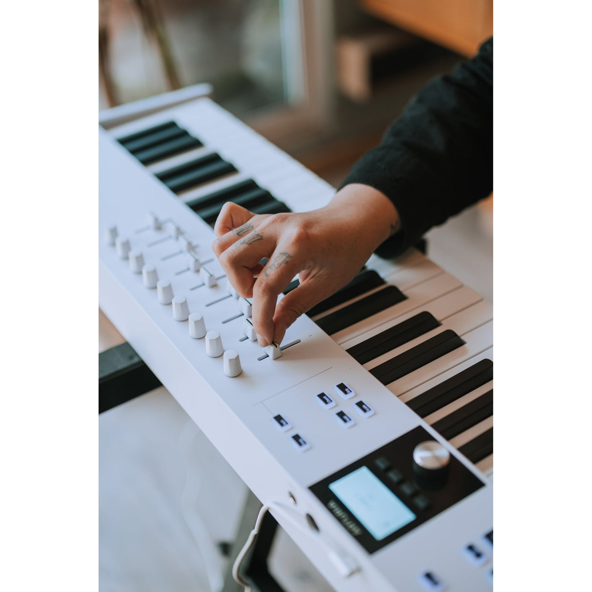 Arturia KeyLab Essential 88 mk3 88-Key MIDI Controller USB Keyboard, White (Used)