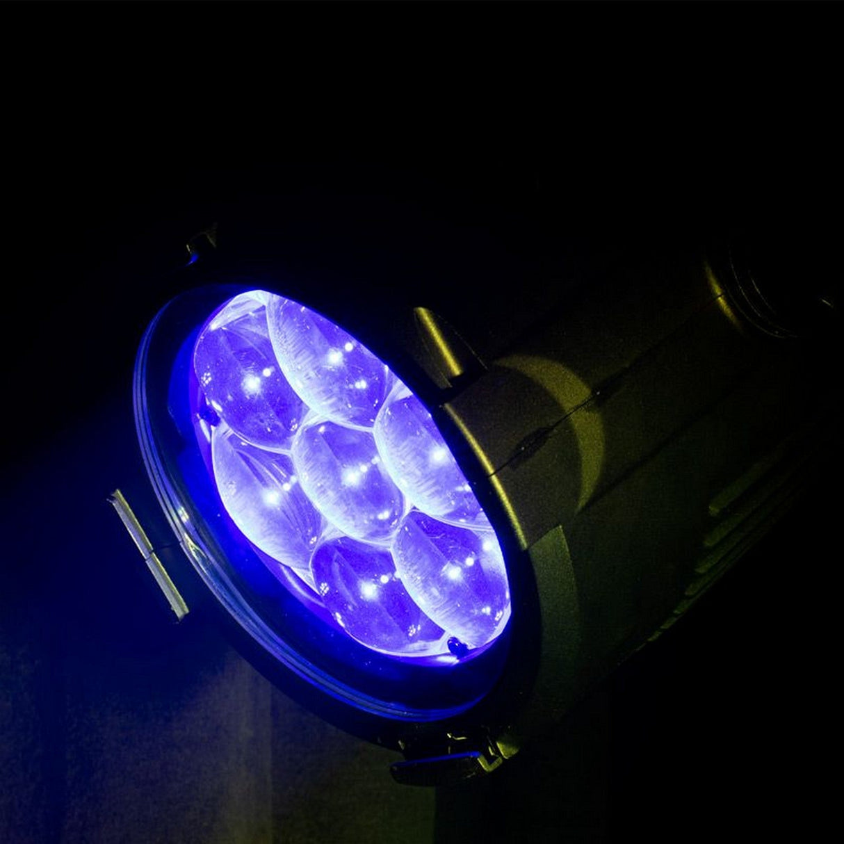 ADJ Encore Z7LP 7 x 20-Watt 4-In-1 Color Mixing RGBL LED Par Fixture