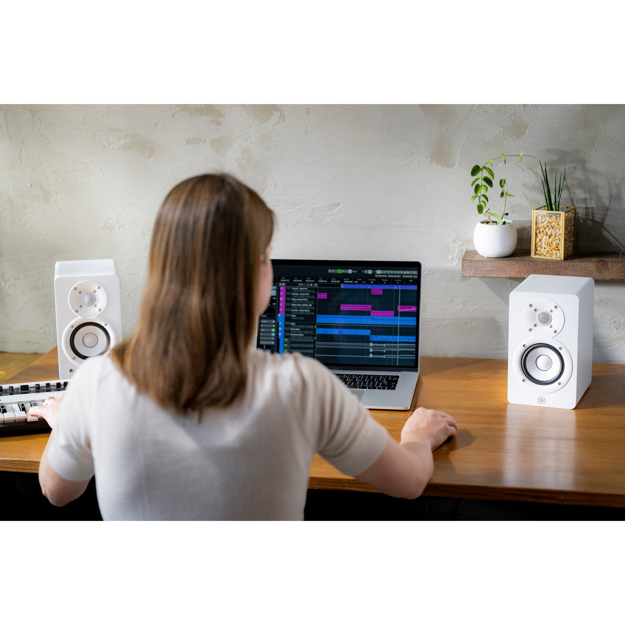 Yamaha HS4 2-Way 4.5-Inch Powered Studio Monitors, White Pair